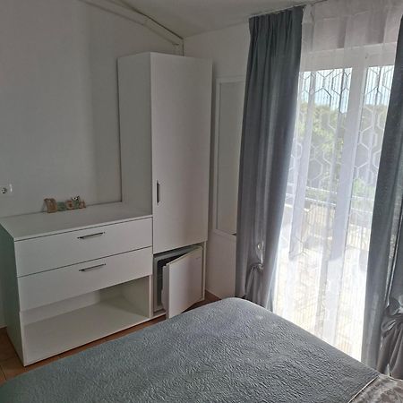Apartment & Rooms Roza Перой Екстериор снимка