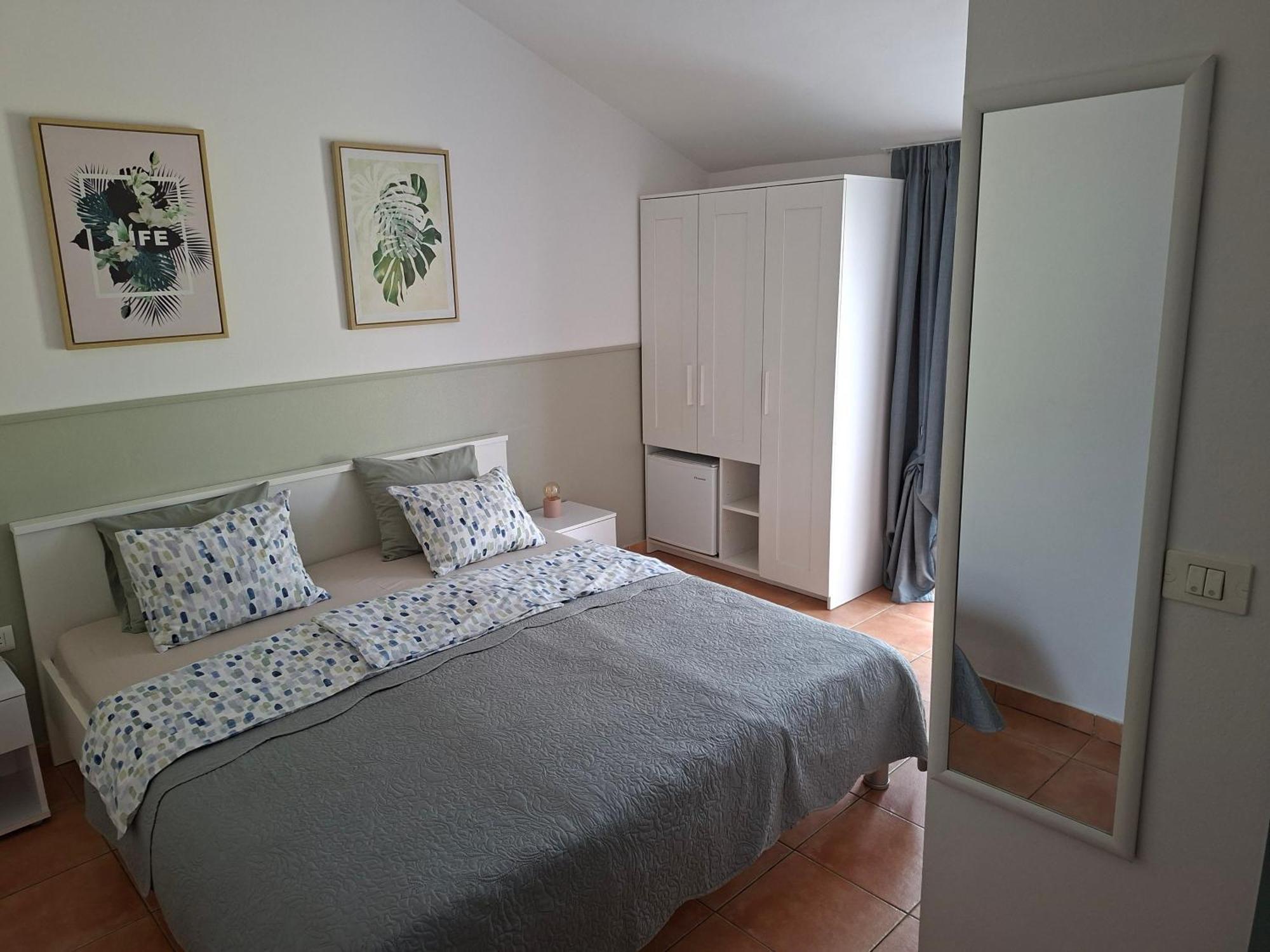 Apartment & Rooms Roza Перой Екстериор снимка