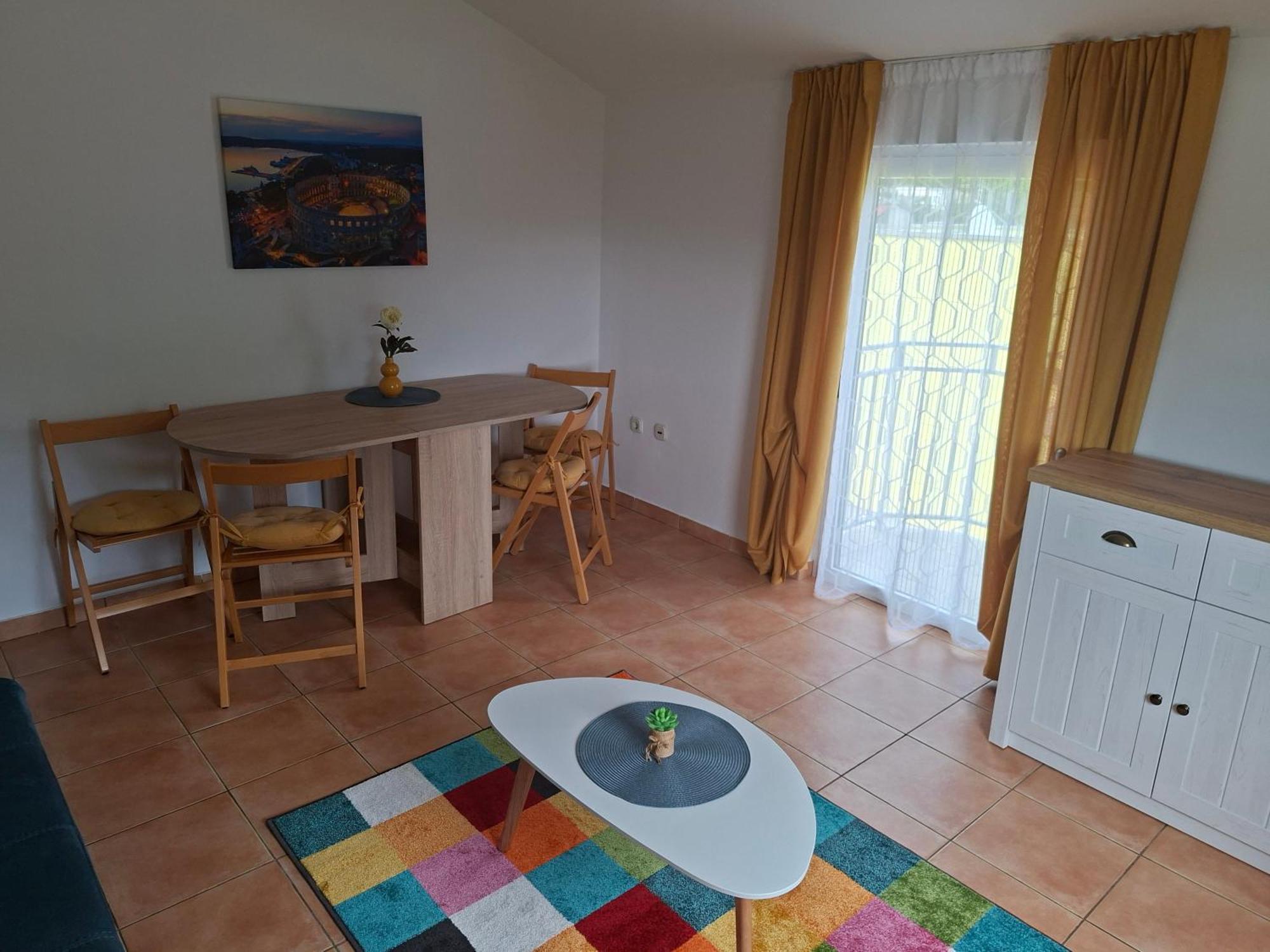 Apartment & Rooms Roza Перой Екстериор снимка
