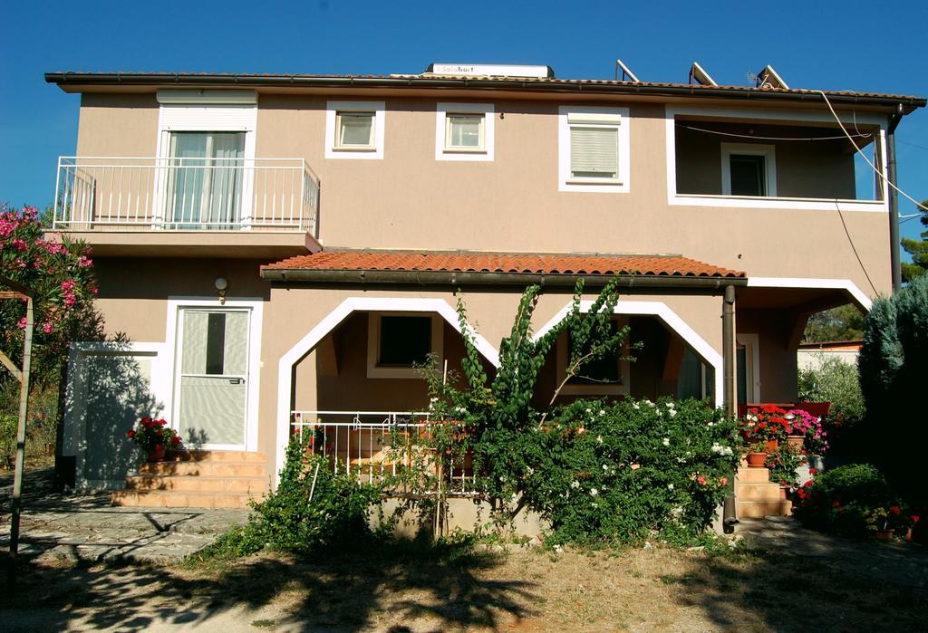 Apartment & Rooms Roza Перой Екстериор снимка